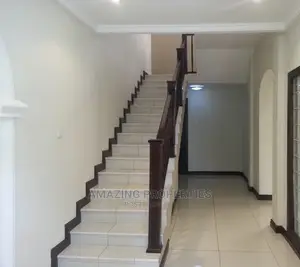 4bdrm House in Edroom House Au for Rent