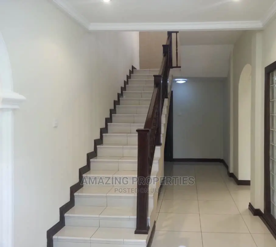 4bdrm House in Edroom House Au for Rent