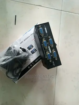 VGA Splitter 4 Port 200mhz