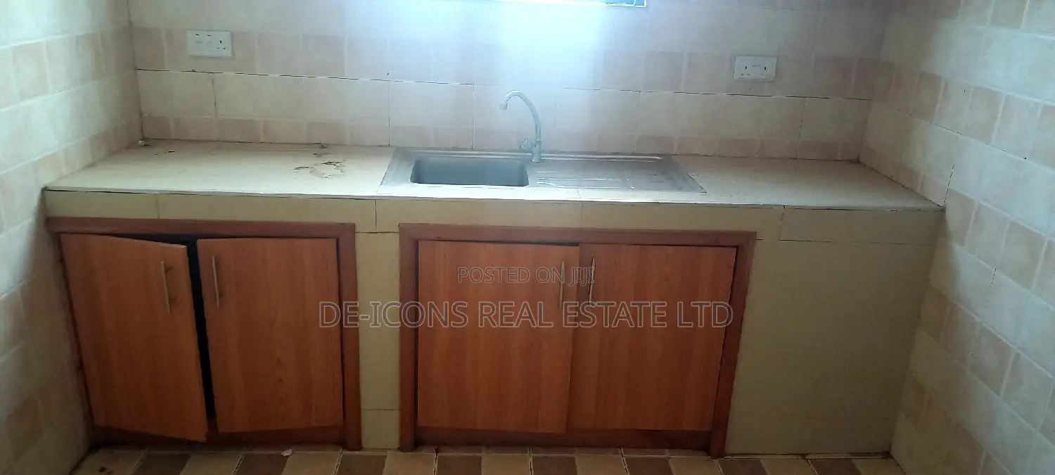 2bdrm Duplex in De-Icons Real Estate, Awutu Senya East Municipal