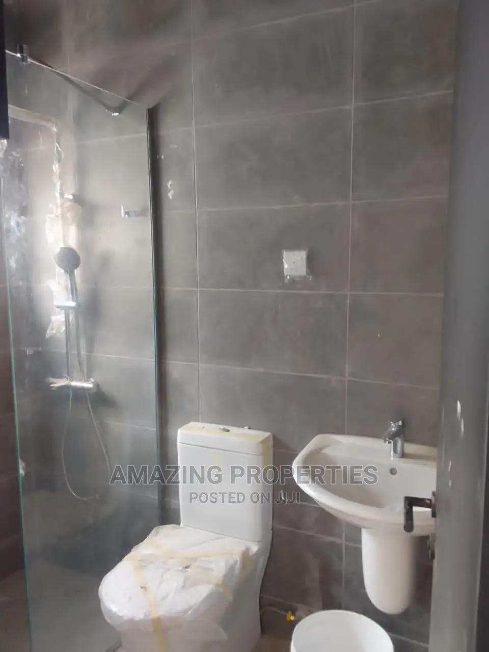 4bdrm House in Cantonmment, Cantonments for rent