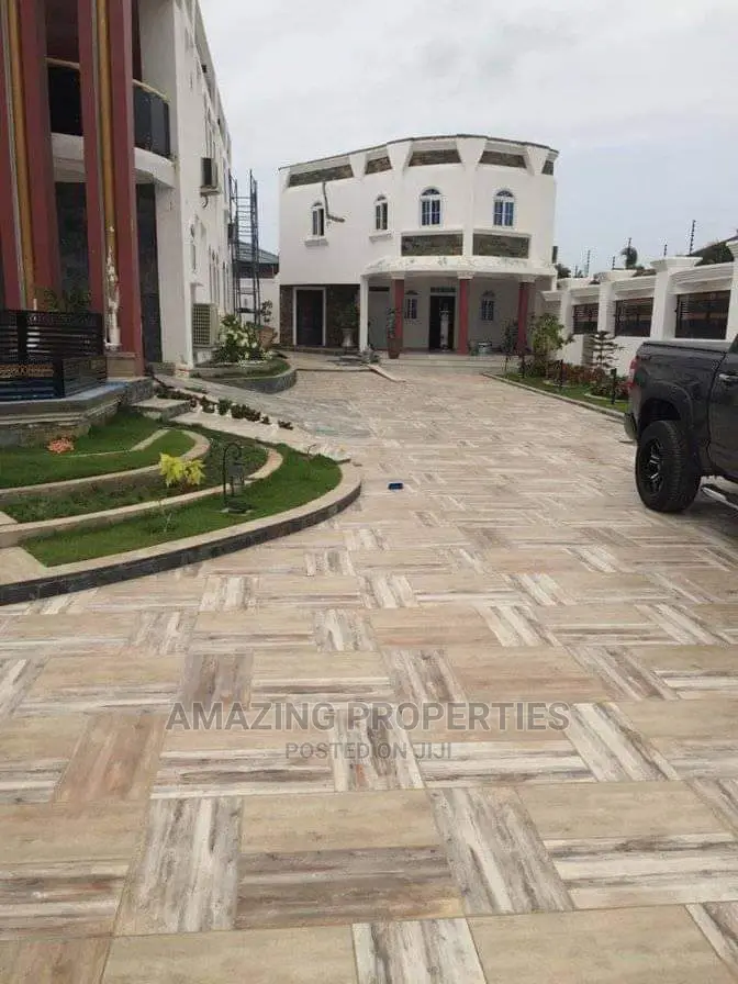 6bdrm House in Tema, Accra Metropolitan for Sale
