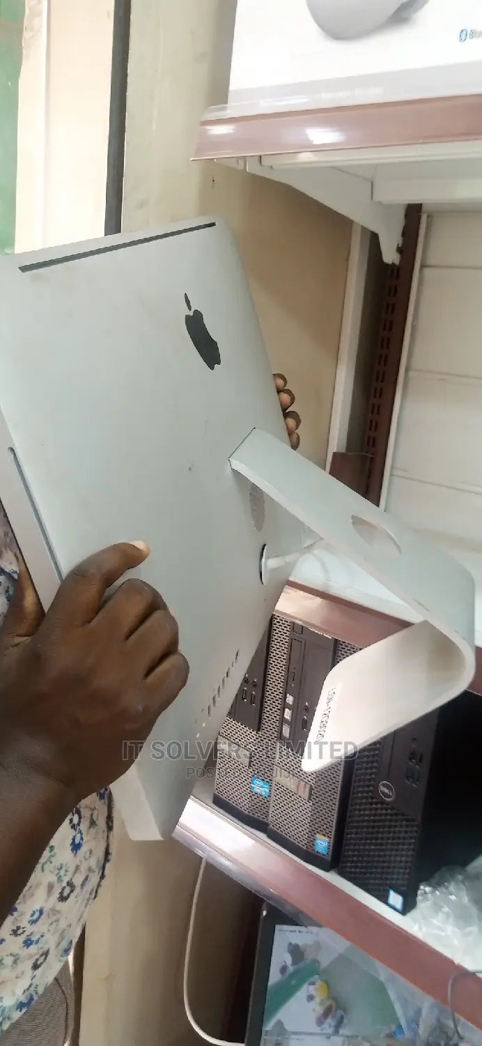 Desktop Computer Apple iMac 4GB Intel Core i5 HDD 500GB
