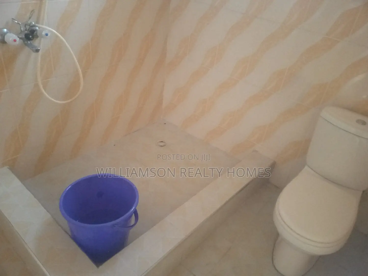 3bdrm House in Community 18 Estate, Spintex for rent
