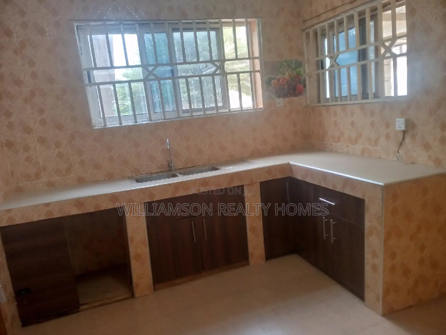 3bdrm House in Community 18 Estate, Spintex for rent