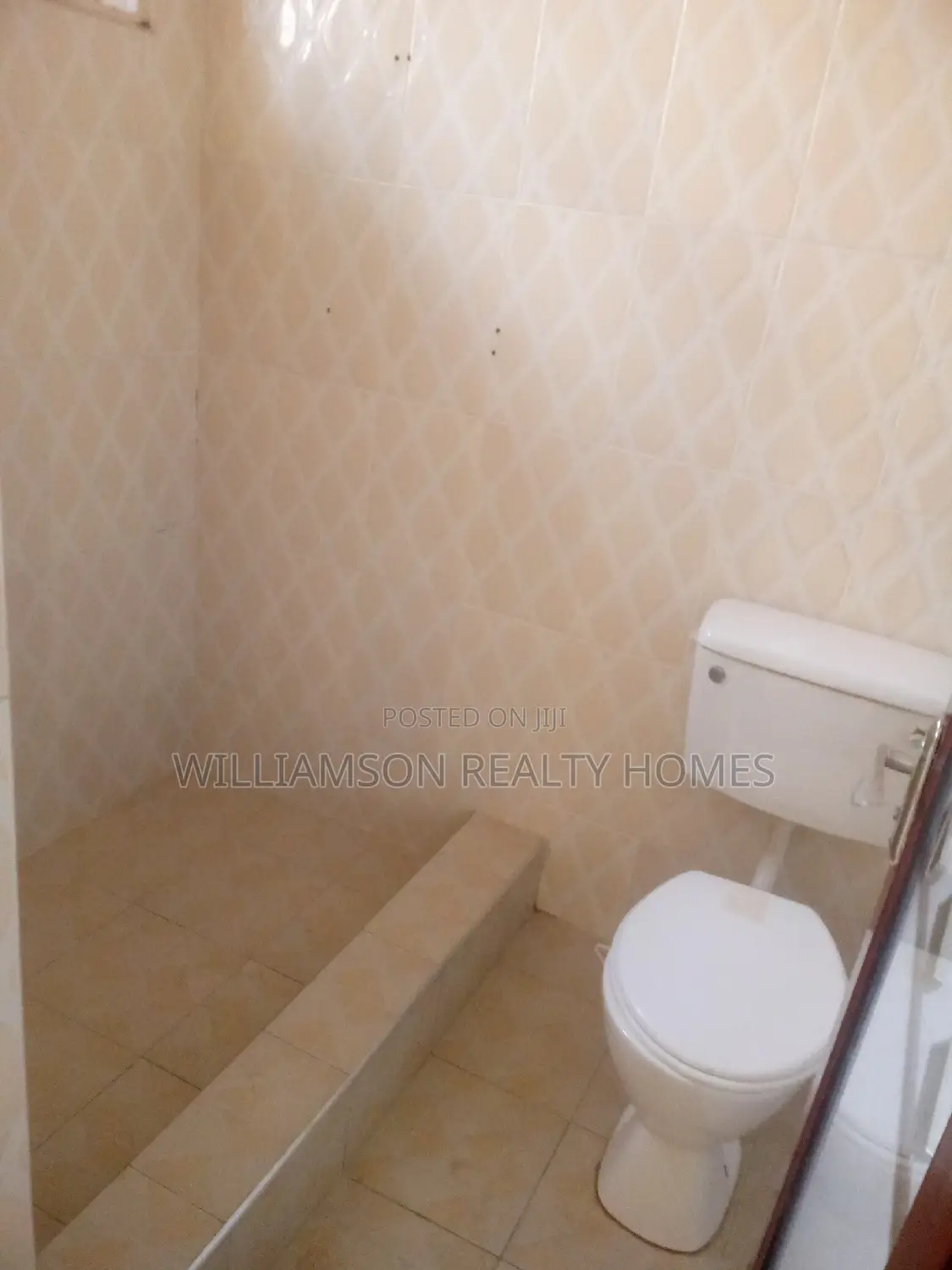 3bdrm House in Community 18 Estate, Spintex for rent