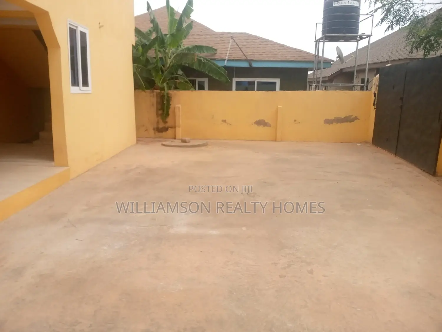 3bdrm House in Community 18 Estate, Spintex for rent