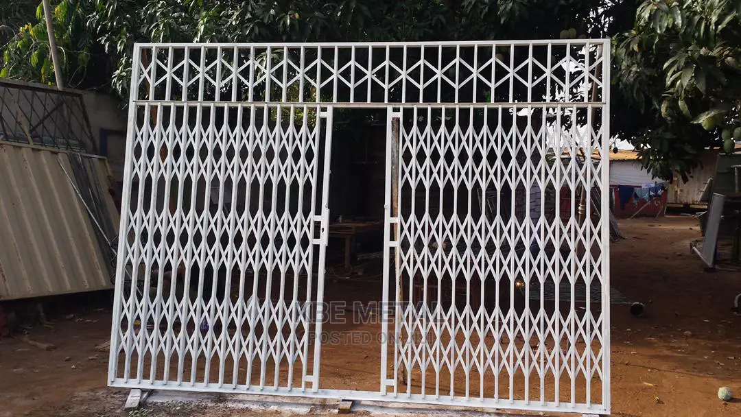 Collapsible Door., Pasico