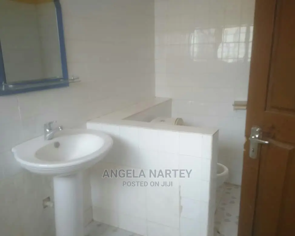 2bdrm Apartment in Sakumono Estates, Tema Metropolitan for sale