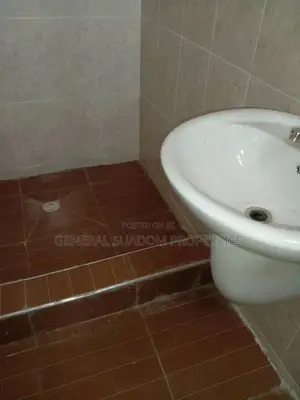 3bdrm Apartment in Suadom Properties, Baatsona Total for rent