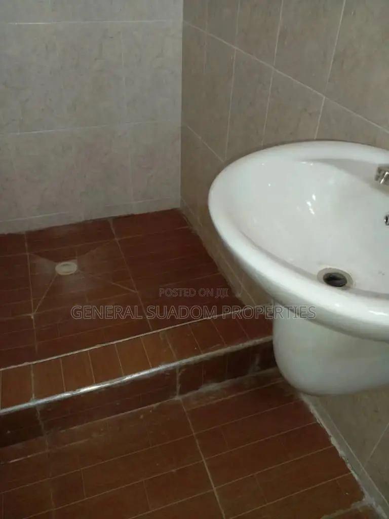 3bdrm Apartment in Suadom Properties, Baatsona Total for rent