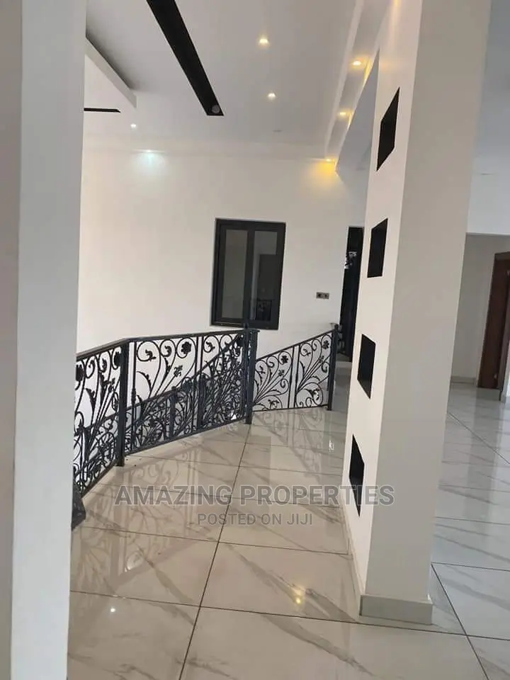 6bdrm House in East Legon, Accra Metropolitan for Sale
