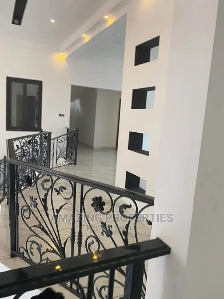 6bdrm House in East Legon, Accra Metropolitan for Sale