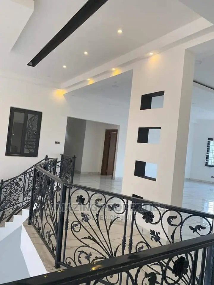 6bdrm House in East Legon, Accra Metropolitan for Sale
