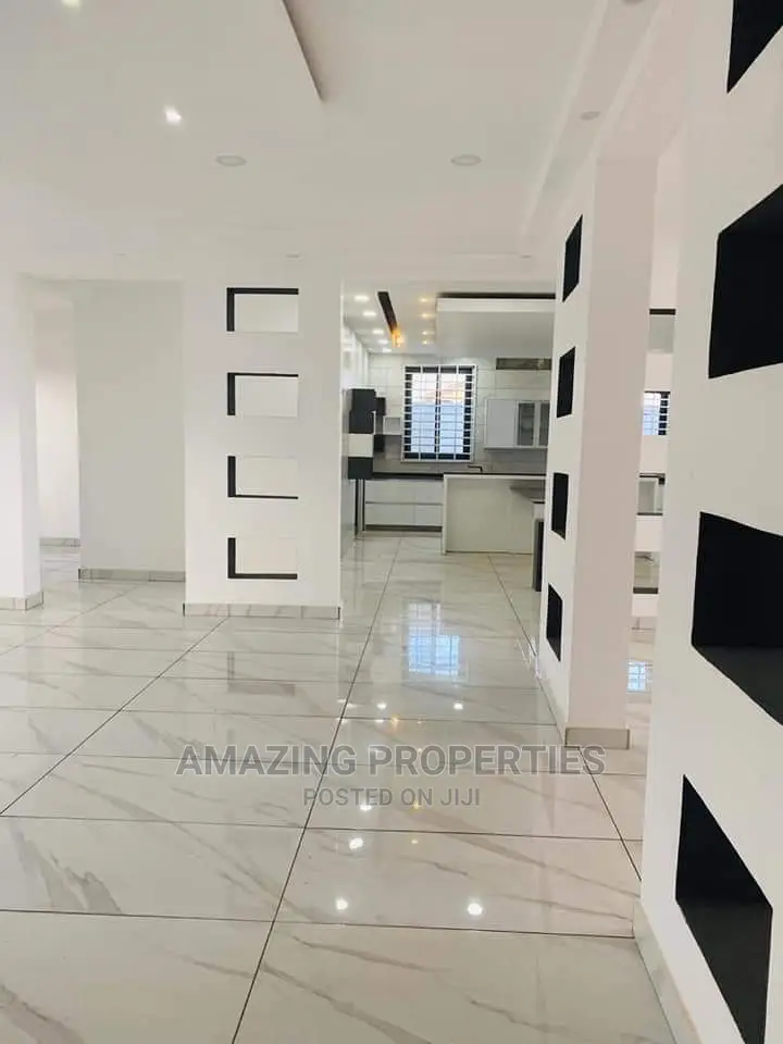 6bdrm House in East Legon, Accra Metropolitan for Sale
