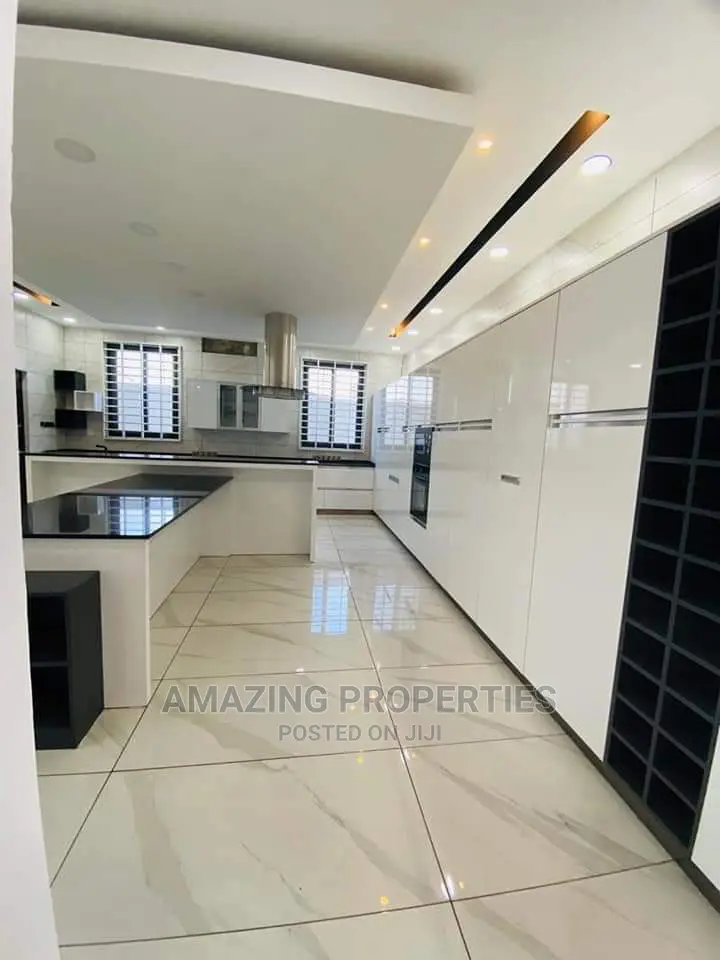 6bdrm House in East Legon, Accra Metropolitan for Sale