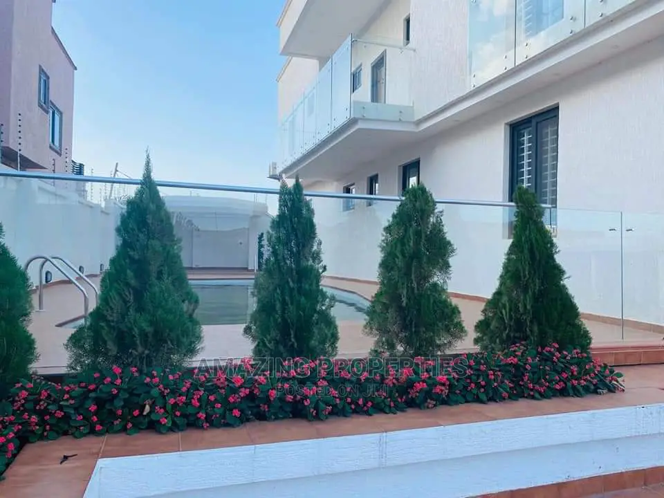 6bdrm House in East Legon, Accra Metropolitan for Sale