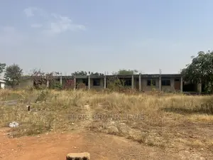 6 Plot of Land With Sch Stretcher 4 Sale at Zoomlion