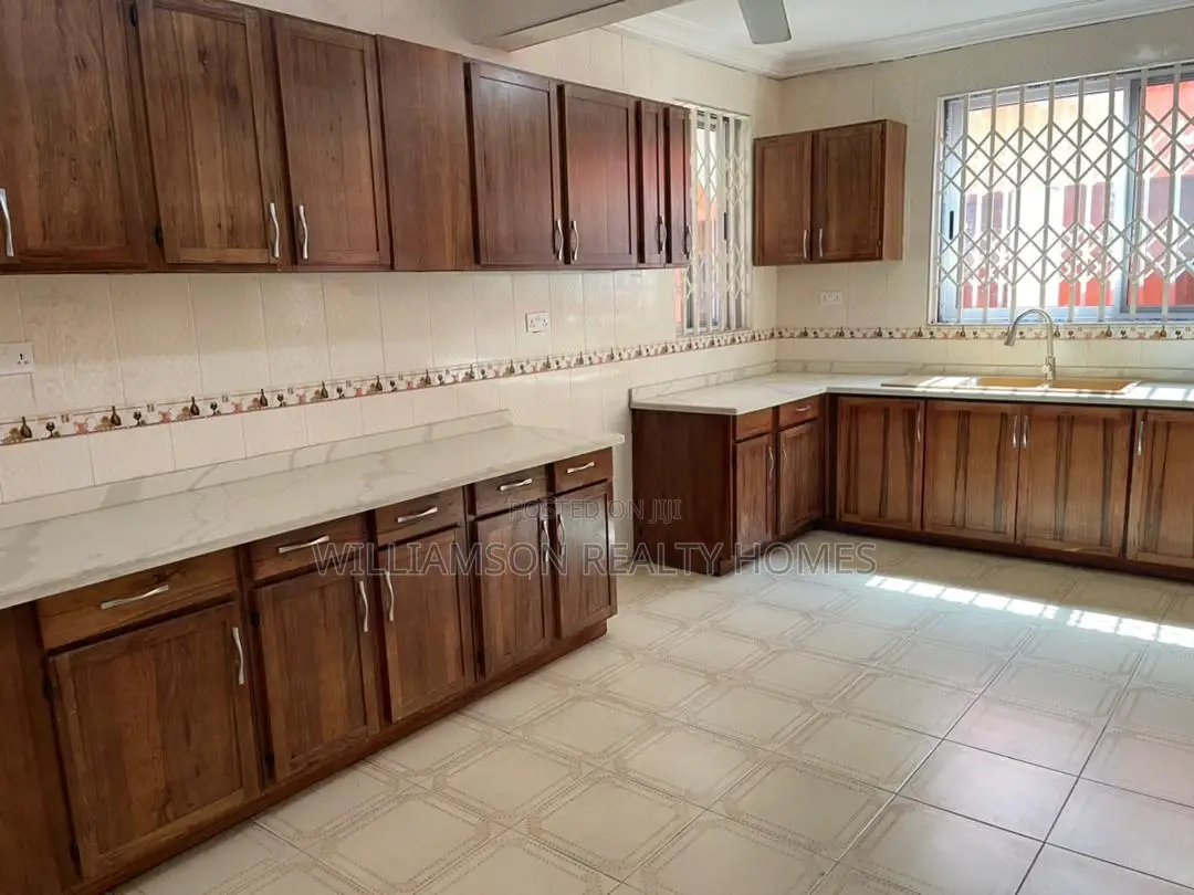 Furnished 8bdrm Mansion in Hfc Estate, Spintex for Sale