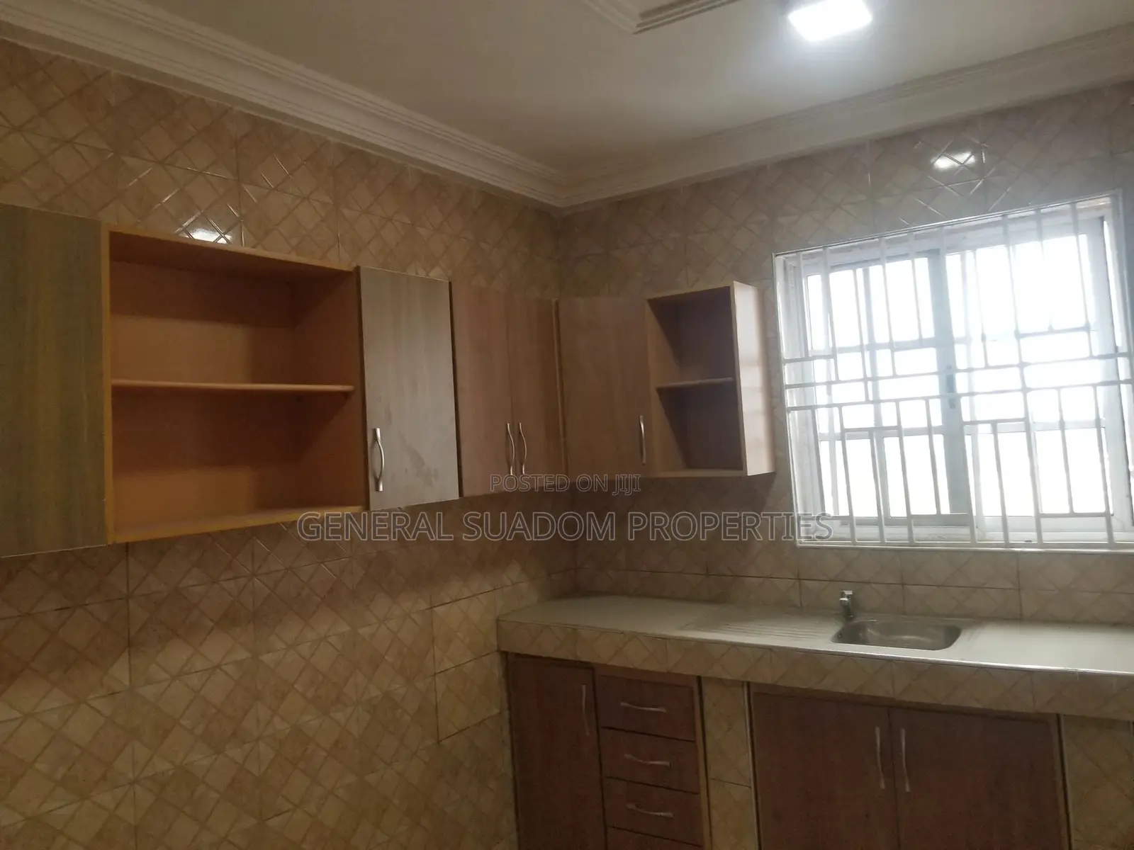 3bdrm Apartment in Suadom Properties, Baatsona Total for rent