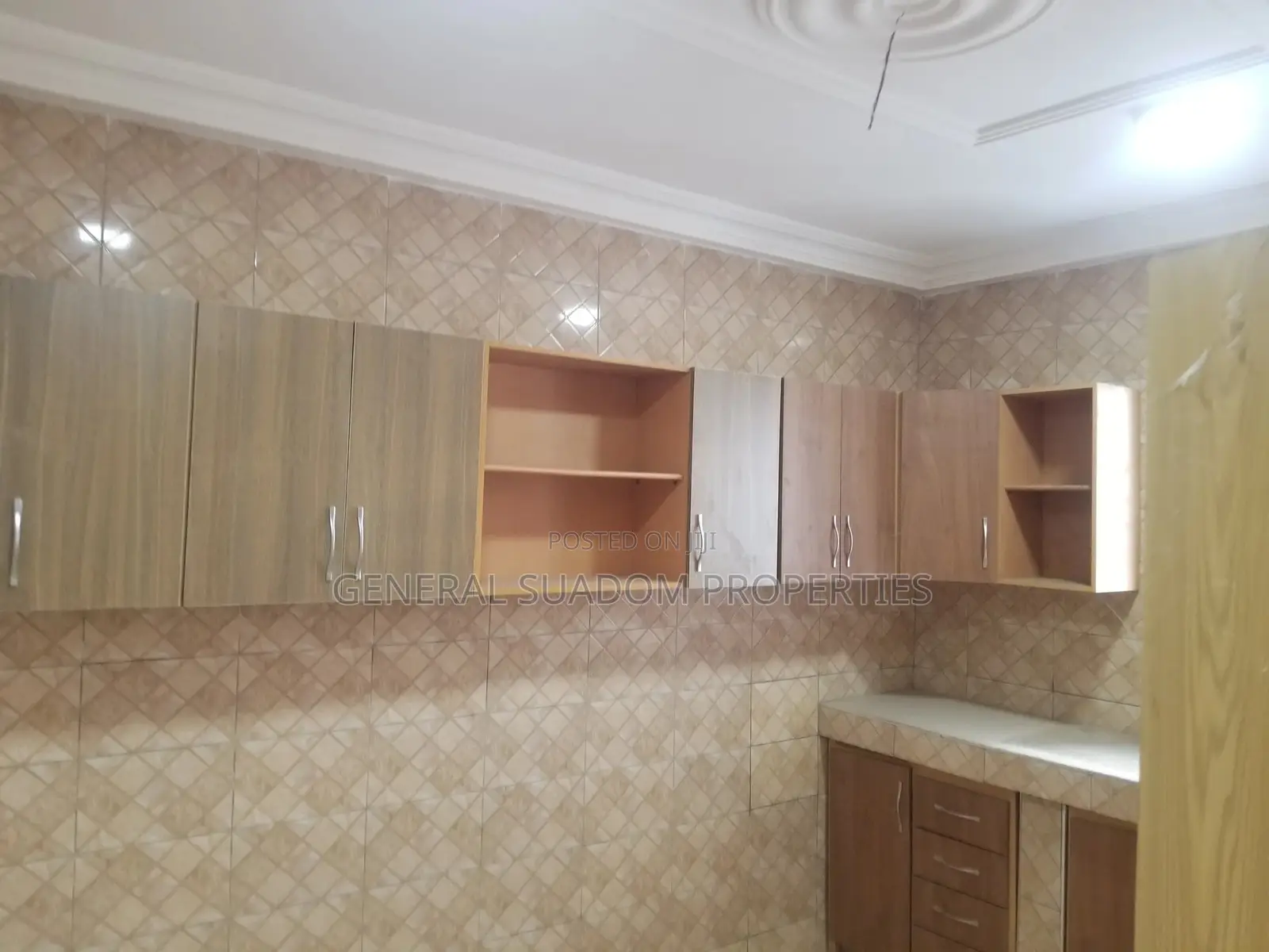 3bdrm Apartment in Suadom Properties, Baatsona Total for rent