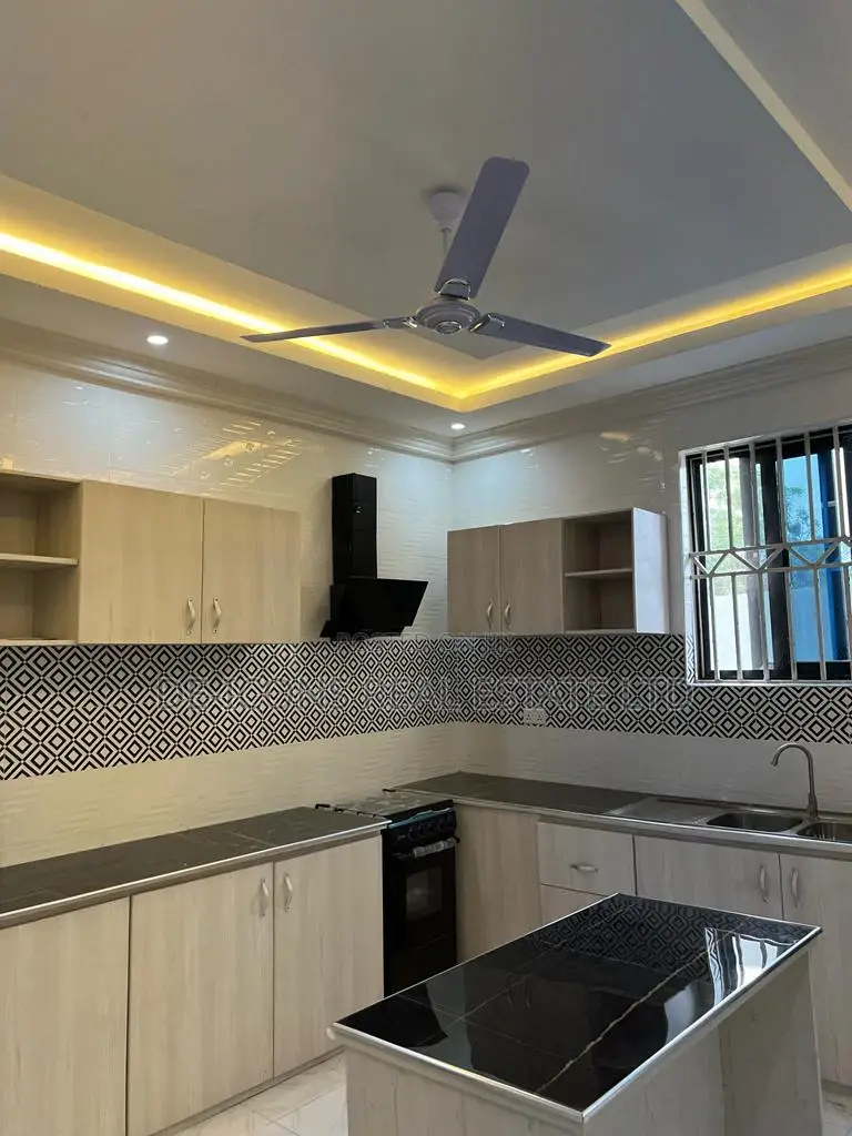3bdrm House in De-Icons Real Estate, Awutu Senya East Municipal