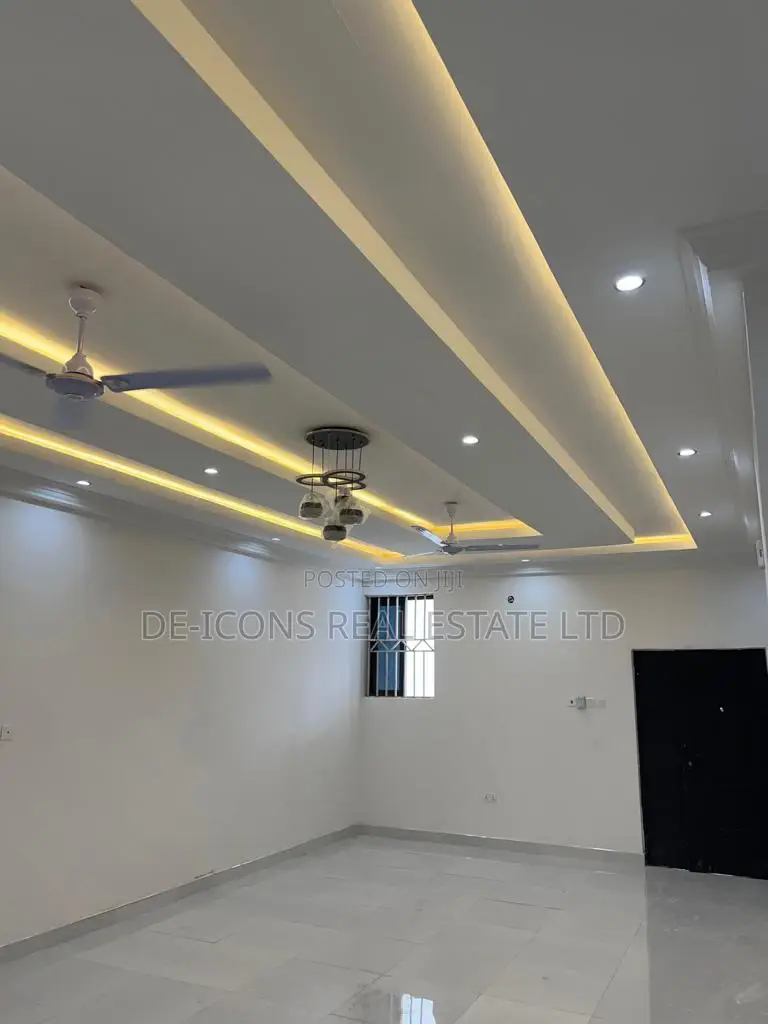3bdrm House in De-Icons Real Estate, Awutu Senya East Municipal