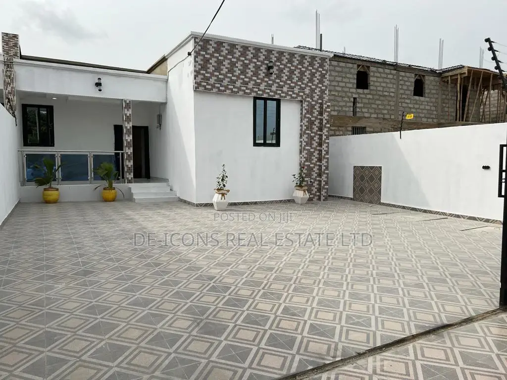 3bdrm House in De-Icons Real Estate, Awutu Senya East Municipal