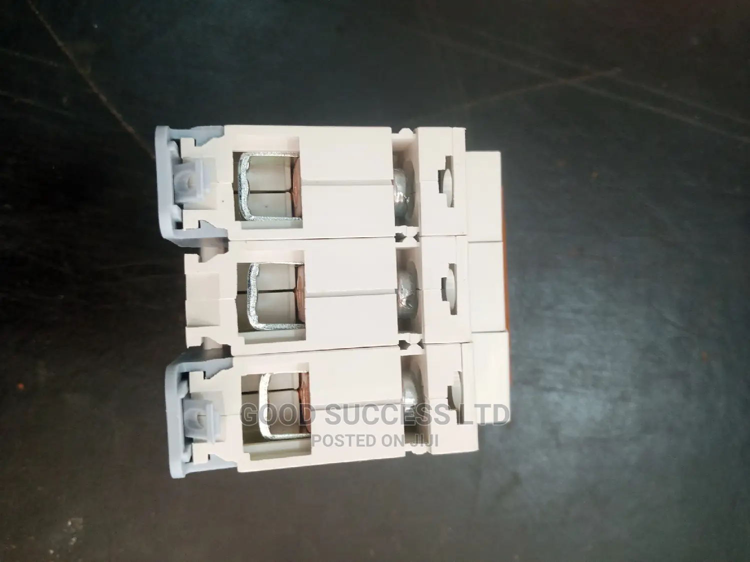 3 Pole 32amps Havells Breaker.