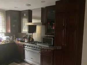 5bdrm House in Airport Residential for Sale