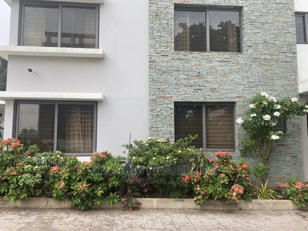 5bdrm House in Airport Residential for Sale
