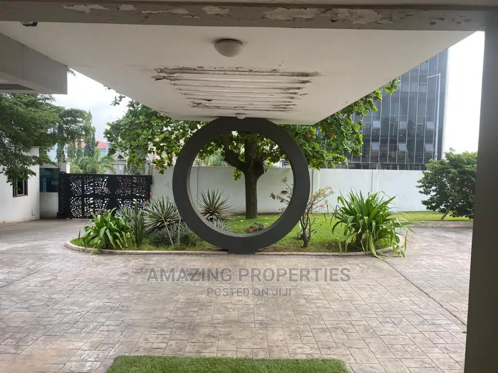 5bdrm House in Airport Residential for Sale