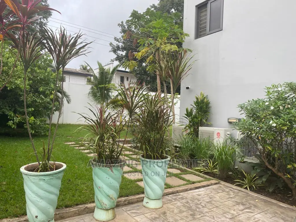 5bdrm House in Airport Residential for Sale