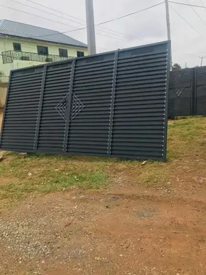 16 Feet×7 Ft Push/Sliding Gates With 4feet Side Gate.