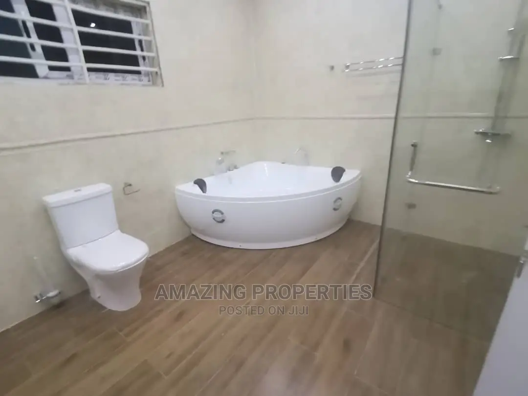 5bdrm House in East Legon for Sale