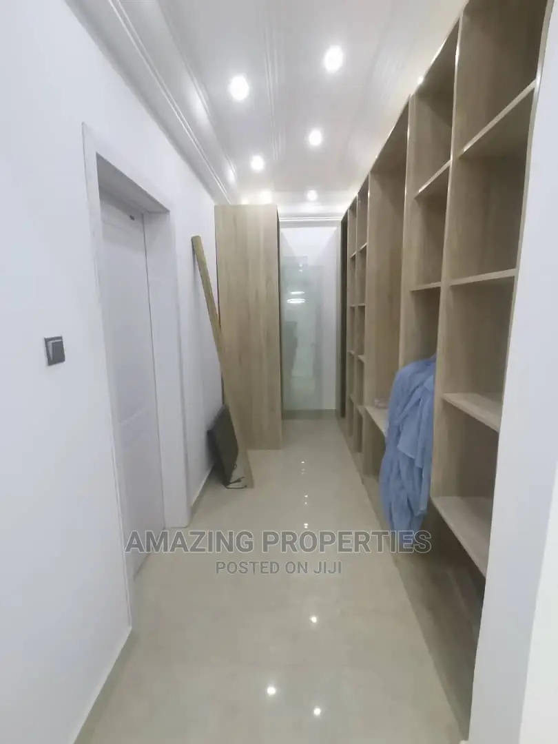 5bdrm House in East Legon for Sale