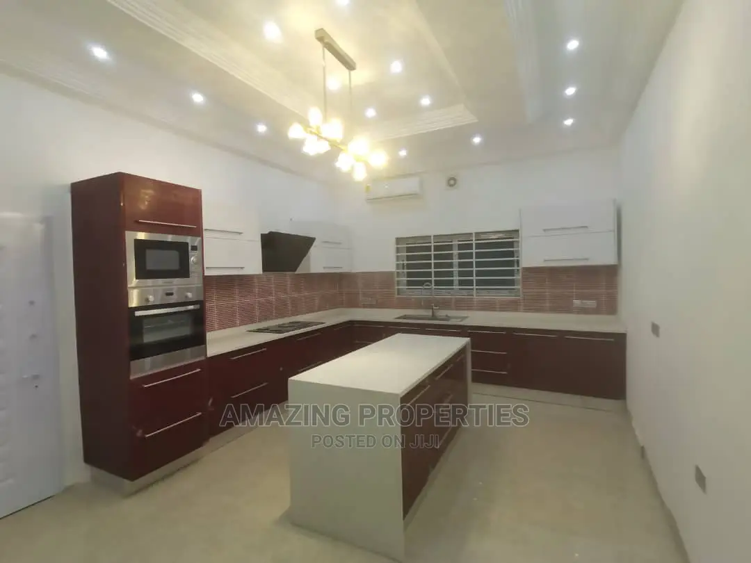 5bdrm House in East Legon for Sale