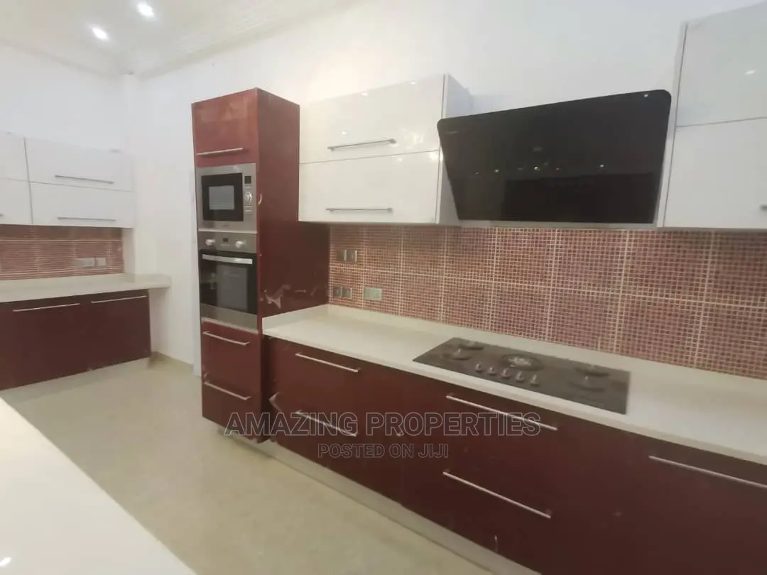 5bdrm House in East Legon for Sale