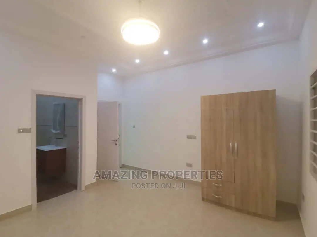 5bdrm House in East Legon for Sale
