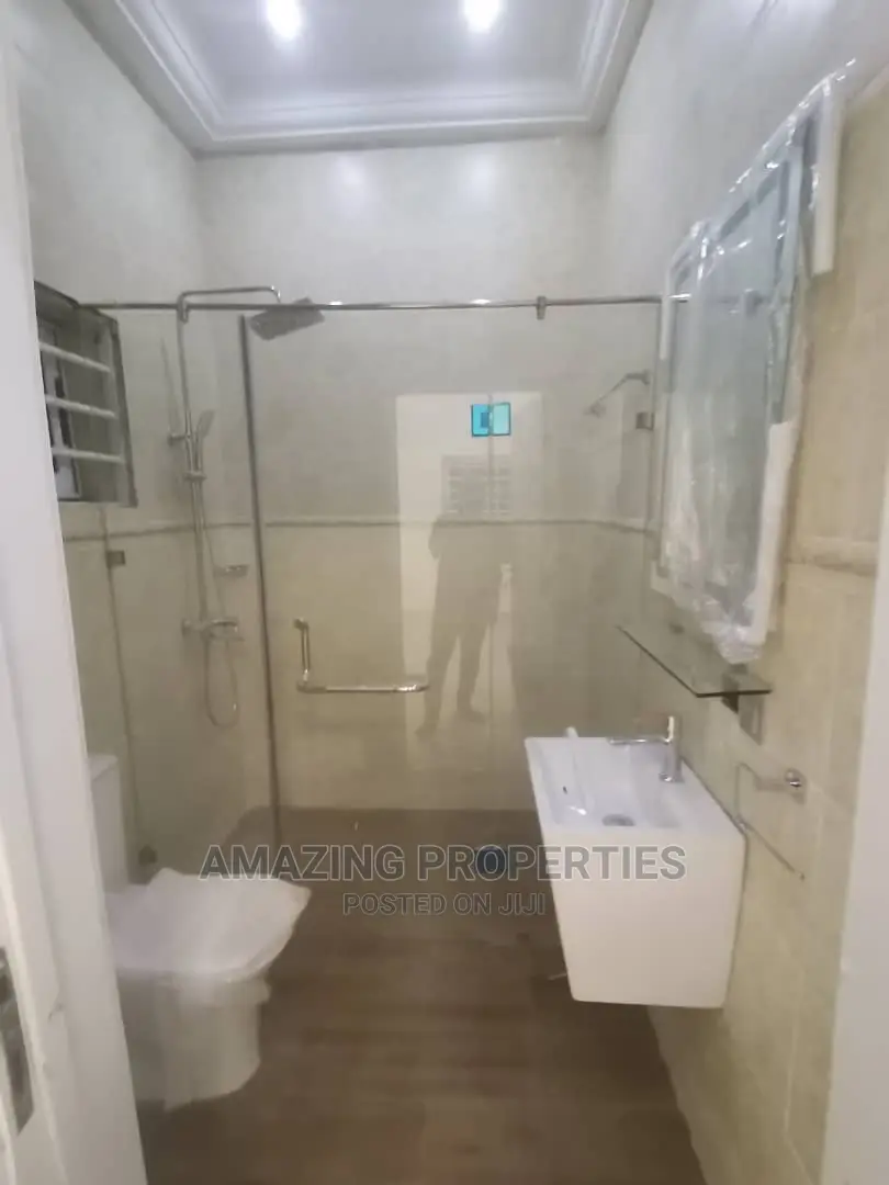 5bdrm House in East Legon for Sale