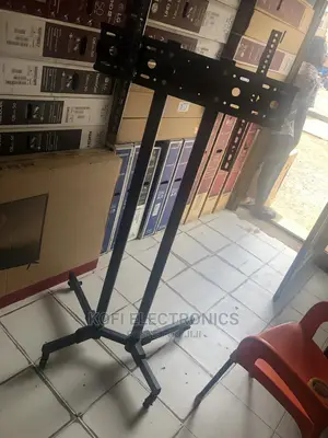 A Mobile TV Stand on Wheels for 32-75 Inch Flat/Curved Panel