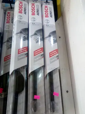 Bosch Wiper Blades Cleans Water On Windscreen Well