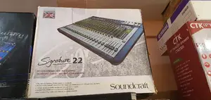 Soundcraft Signature 22 Mixer