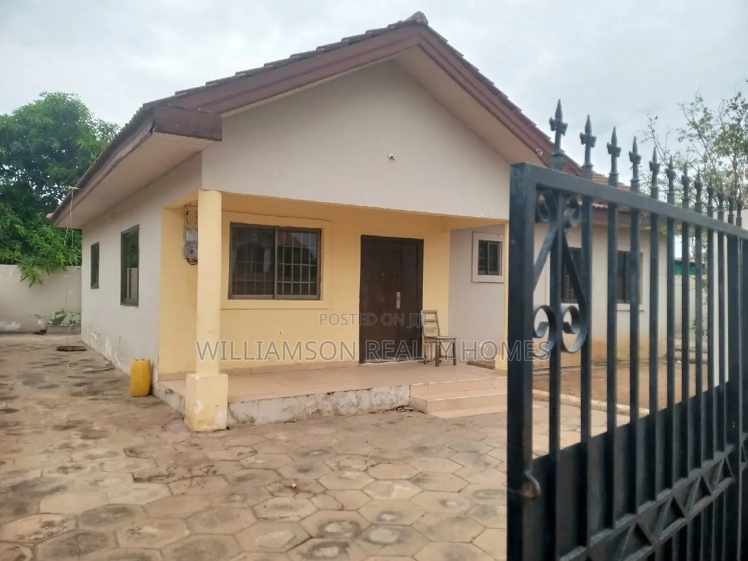 3bdrm House in Hfc Estate, Spintex for rent