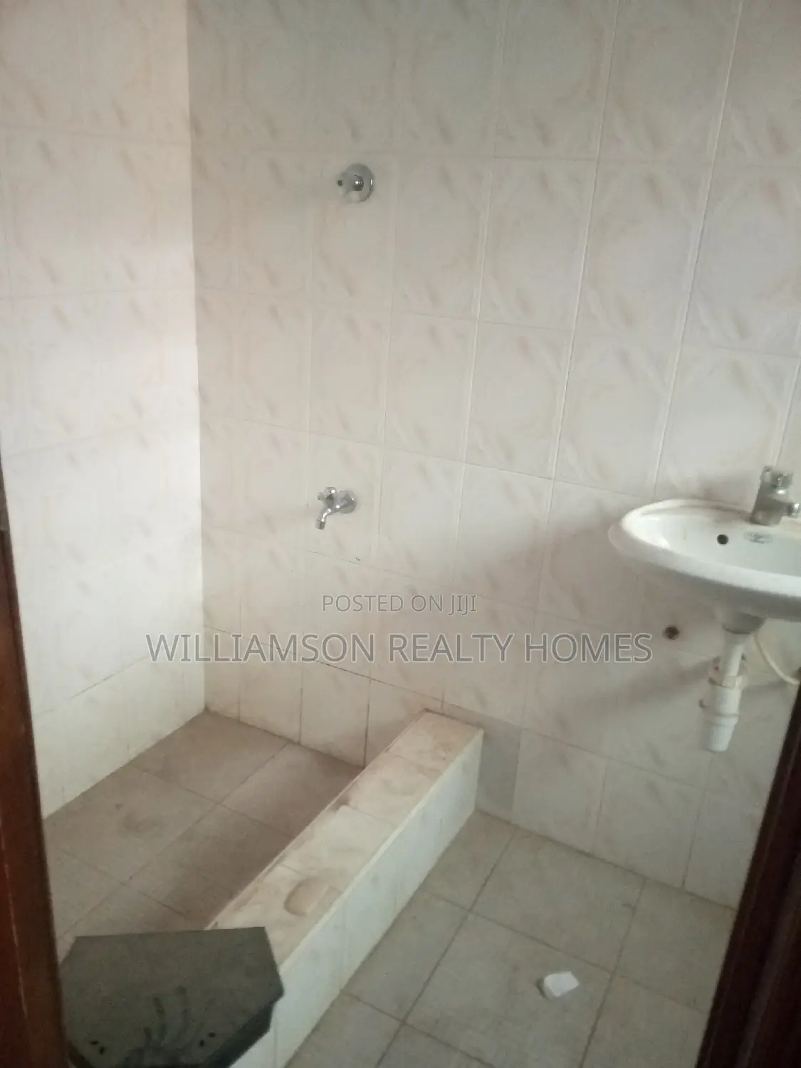 3bdrm House in Hfc Estate, Spintex for rent