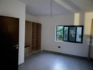 4bdrm House in E a Properties, Lake Side Estate for Sale