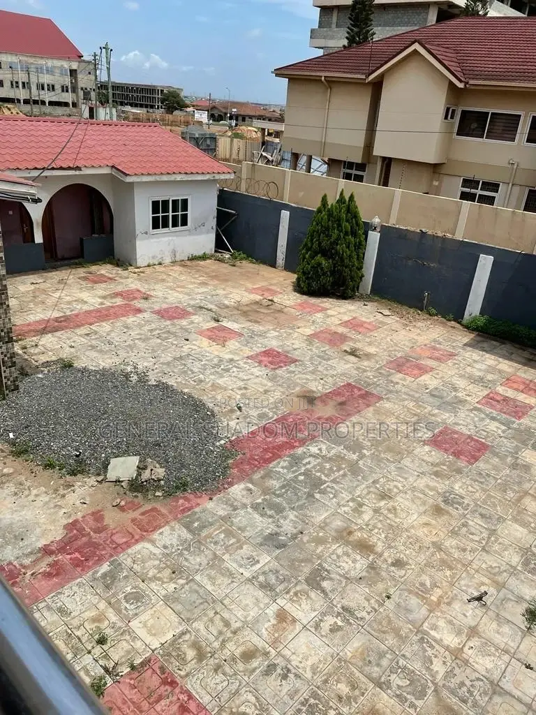 6bdrm Duplex in Suadom Properties, Baatsona Total for rent