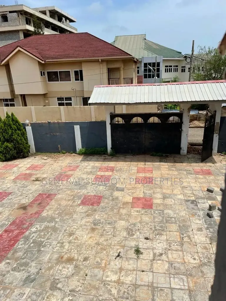 6bdrm Duplex in Suadom Properties, Baatsona Total for rent