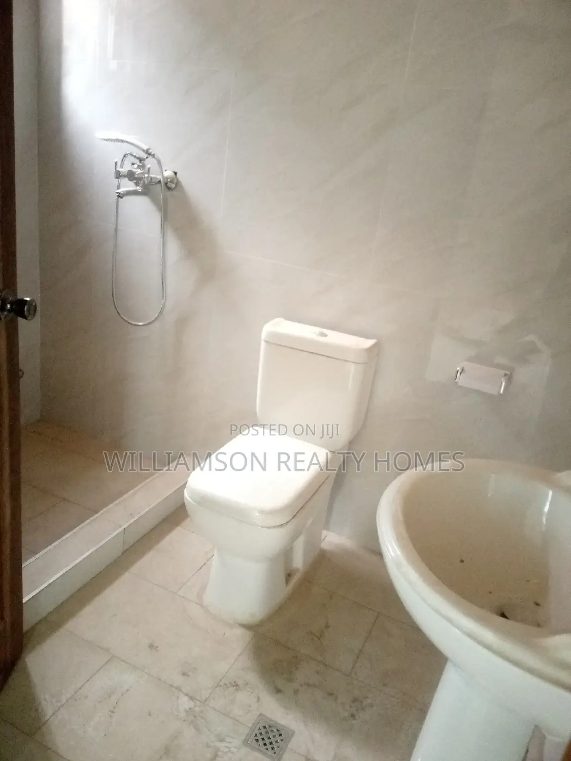 3bdrm House in Hfc Estate, Spintex for rent