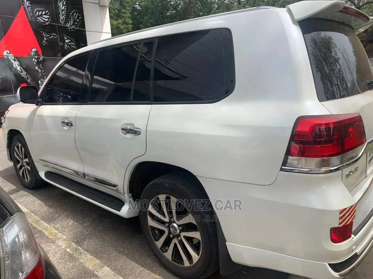 Car Rentals Rent a Land-Cruisers V8 for Your Trips, Weddings